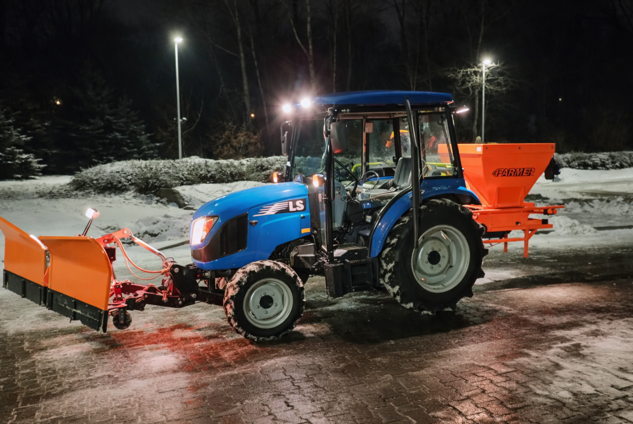 Ciągnik do odśnieżania